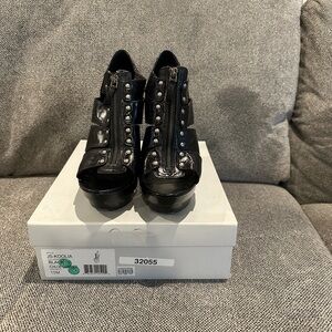 Jessica Simpson size 10 zippered black heels
